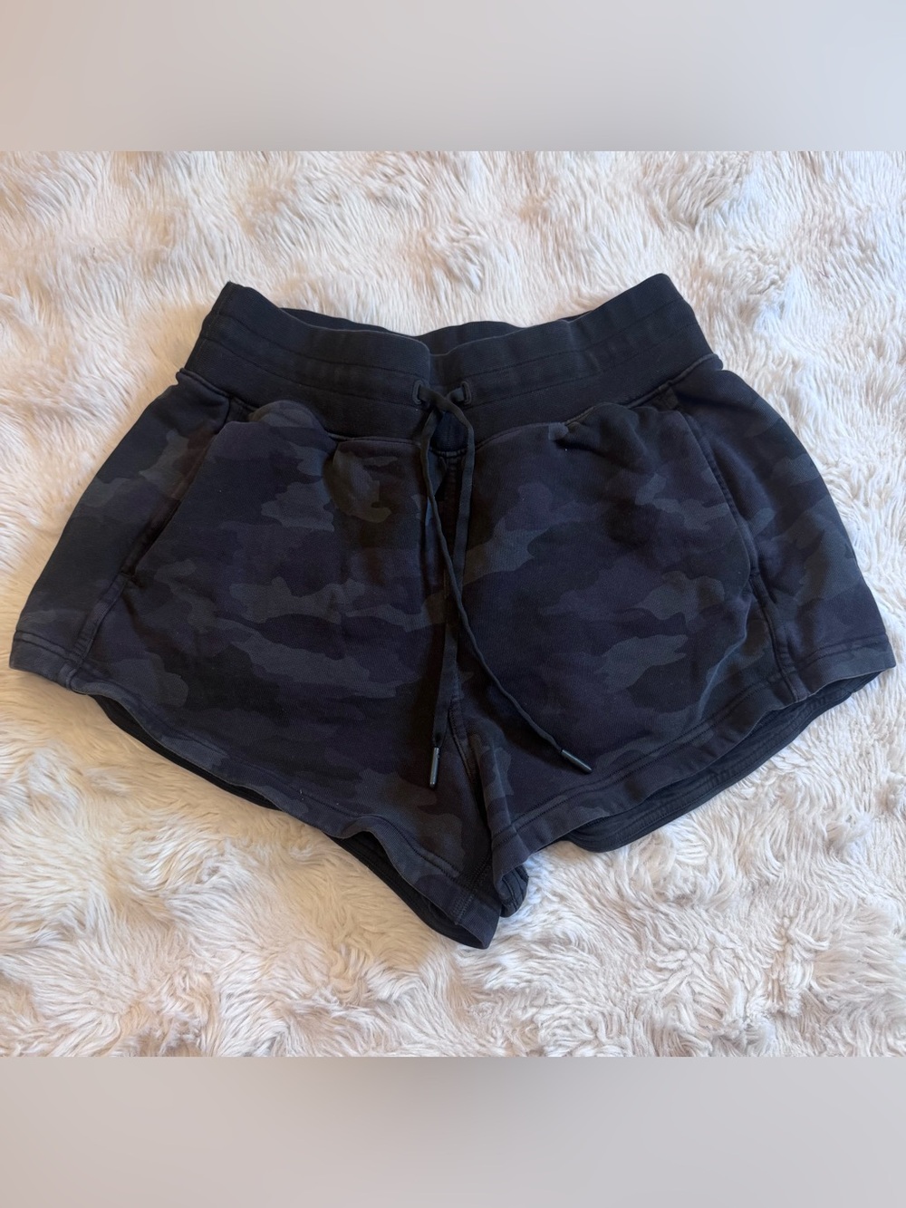 Lululemon Inner Glow Short 3" *Terry
Heritage 365 Camo Deep Coal Multi